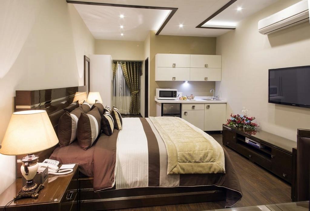 Royaute Luxury Suites And Hotel Gulberg Lahore Zimmer foto