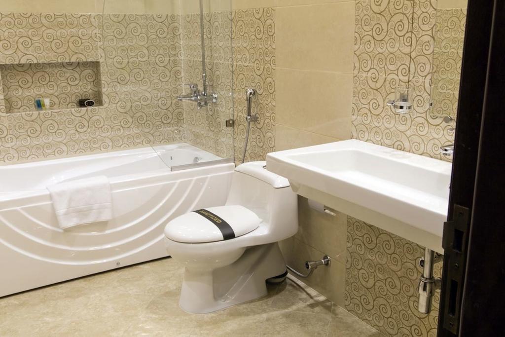 Royaute Luxury Suites And Hotel Gulberg Lahore Zimmer foto